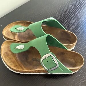Birkenstock Limited Edition Gizeh Big Buckle bold jade nubuck